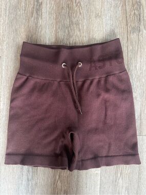 Ribbed High-Waist Bike Shorts in Burgundy with Drawstring